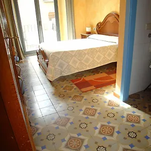 https://hostal-adarnius.catalonia-hotels.com